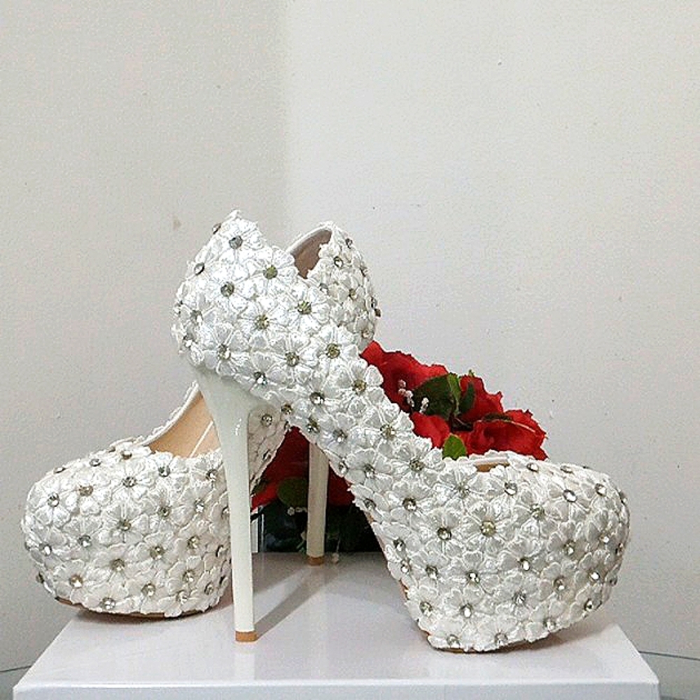 SALE🎁NIB🎁FREE GIFT INCLUDED🎁NWT Rhinestone Embroidery Stiletto High Heel Pump - Picture 9 of 16